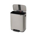 Svijetlo siva željezna kanta za smeće s pedalom 60 l Bo – Brabantia