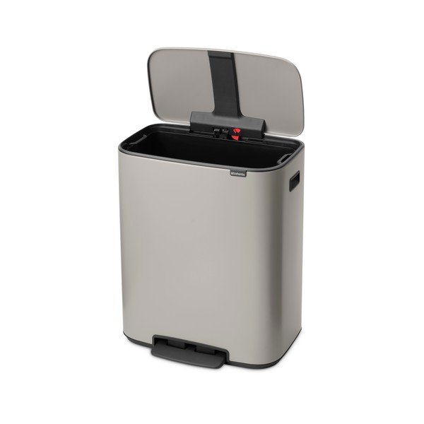 Svijetlo siva željezna kanta za smeće s pedalom 60 l Bo – Brabantia