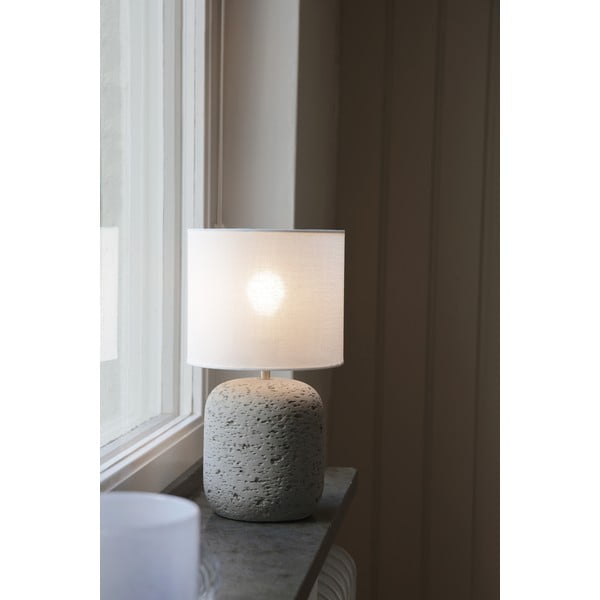 Siva stolna lampa s tekstilnim sjenilom (visina 33 cm) Montagna – Markslöjd-image-1