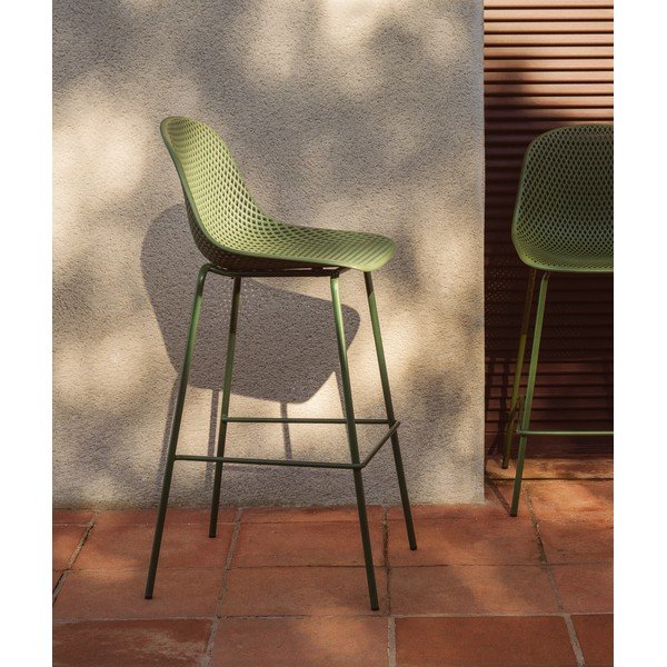 Zelena metalna/plastična vrtna barska stolica Quinby – Kave Home-image-1