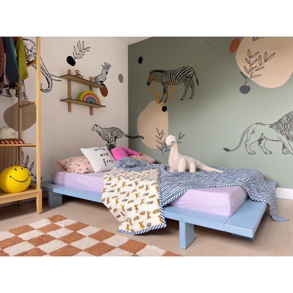 Svijetlo plavi bračni krevet od masivnog bora s podnicom 140x200 cm Japan – Karup Design-image-1