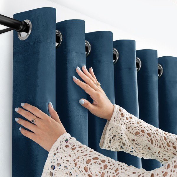 Plava zavjesa za djelomično zamračenje od samta 400x300 cm Velto – Filumi-image-3