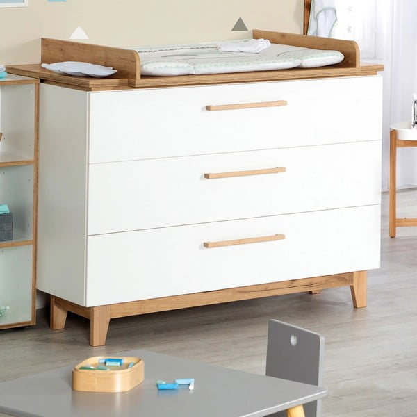 Bijela niska dječja komoda u dekoru hrasta s promjenjivim stolom 118x104 cm Finn – Roba-image-1