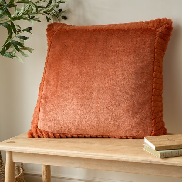 Ukrasni jastuk od mikropliša 55x55 cm Velvet and Faux Fur – Catherine Lansfield-image-1
