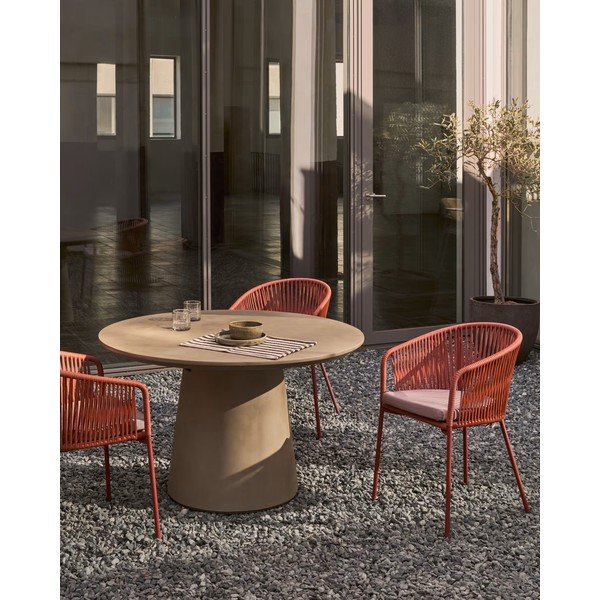 Betonski vanjski blagovaonski stol Kave Home Itai, ⌀ 120 cm-image-1