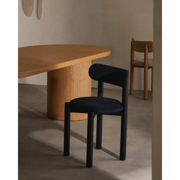 Crne blagovaonske stolice u setu 2 kom od punog hrasta Nebai – Kave Home-image-1