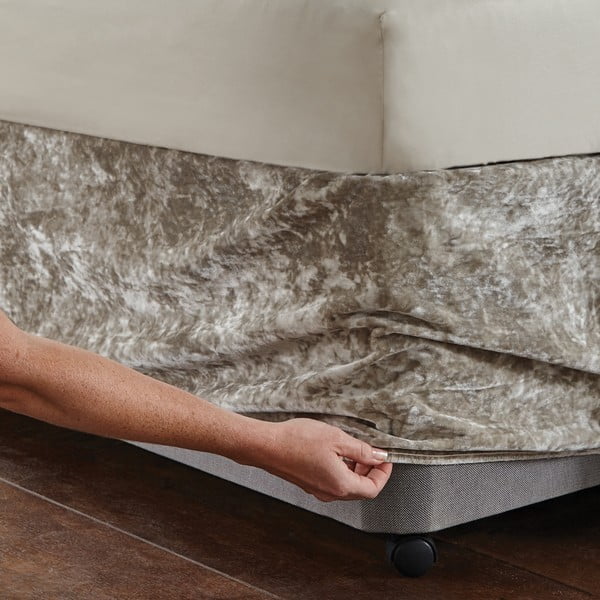 Bež navlaka za okvir kreveta s gumom od samta 137x198 cm Crushed Velvet – Catherine Lansfield-image-1