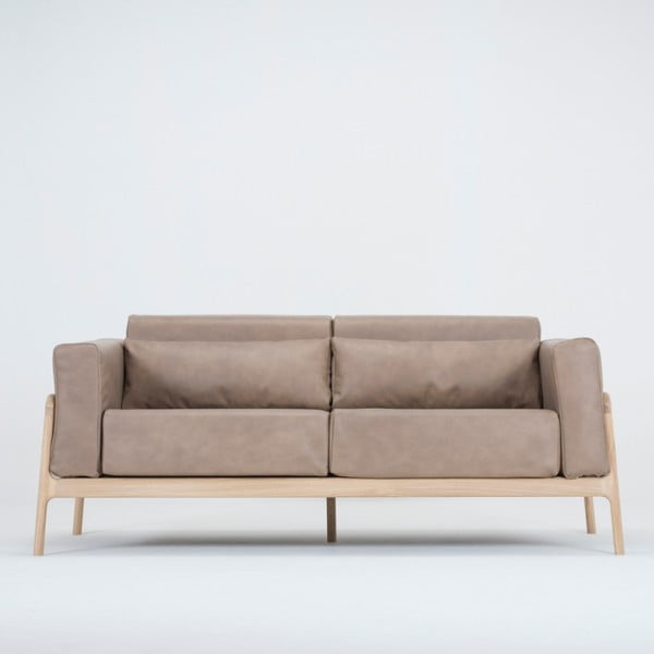 Kauč od svijetlosmeđe bivolje kože s masivnom hrastovom konstrukcijom Gazzda Fawn, 180 cm