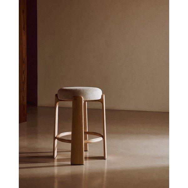 Bež/u svijetloj prirodnoj boji barska stolica od čvrste jeseni (visine sjedala 65 cm) Granite – Kave Home-image-1