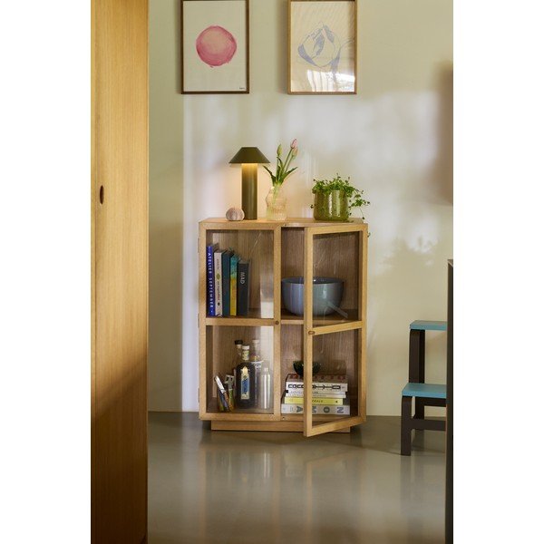 Viseća vitrina u dekoru hrasta u prirodnoj boji 70x90x39 cm Mae – Hübsch-image-1