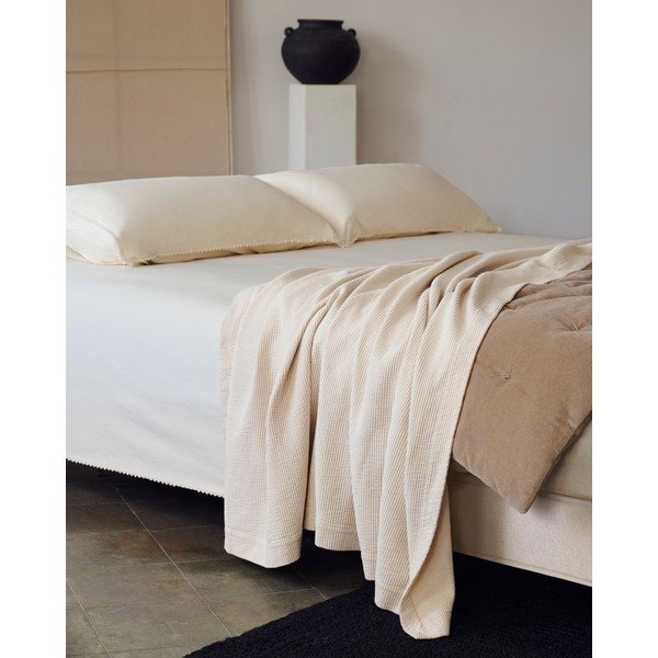 Bež tapecirani bračni krevet 150x190 cm Ofelia – Kave Home-image-2