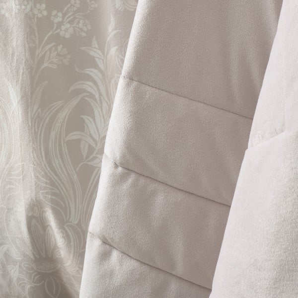 Krem prošiven prekrivač od samta 220x230 cm Bridgerton Regal Velvet – Catherine Lansfield-image-3