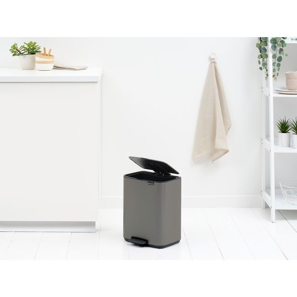 Siva željezna kanta za smeće s pedalom 12 l Bo – Brabantia-image-1