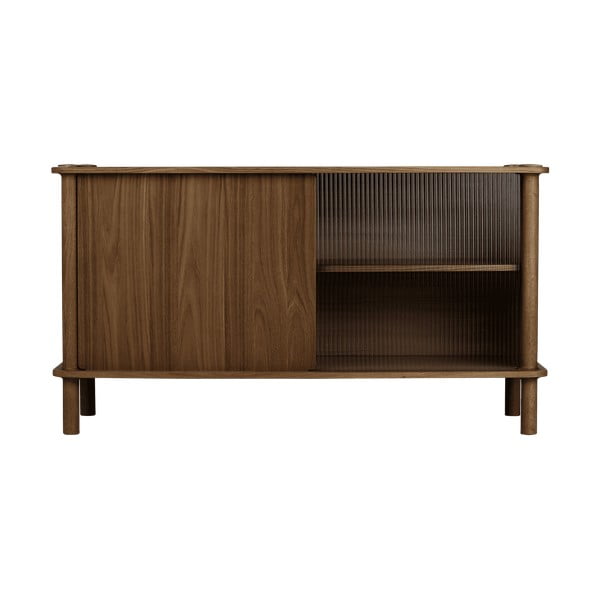 Smeđa vitrina od punog hrasta s kliznim vratima 135x73,5x48 cm Italic – UMAGE