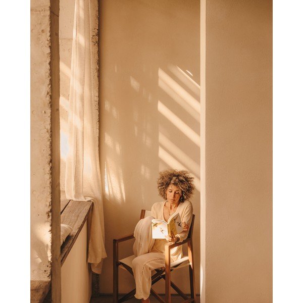 Bijele/u prirodnoj boji vrtne stolice u setu 2 kom od masivnog drveta Thianna – Kave Home-image-2