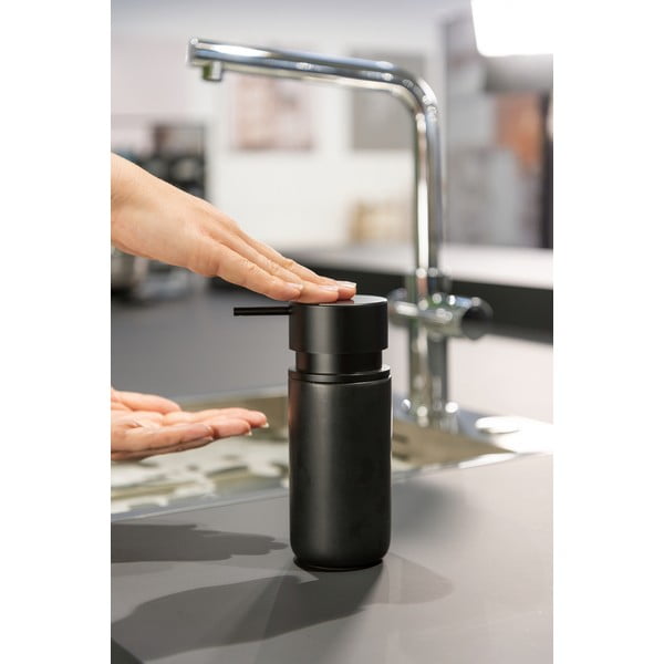 Crni keramički dozator za sapun Wenko Black Outdoor Kitchen Silo-image-4