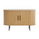 Komoda u dekoru hrasta s kliznim vratima u prirodnoj boji 120x76x45 cm Nola – Unique Furniture