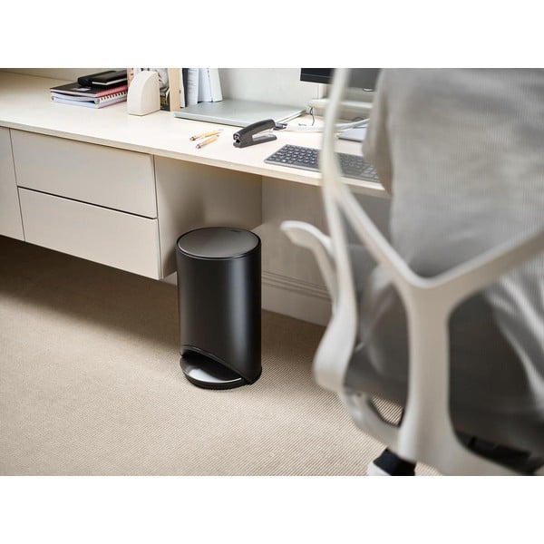 Mat crna metalna kanta za smeće s pedalom 10 l Arc – Joseph Joseph-image-1