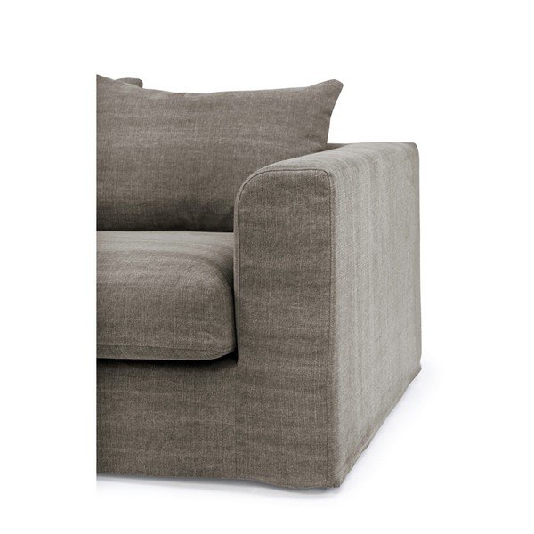 Smeđa sofa s ležaljkom na lijevoj strani Scandic Portlanda-image-3