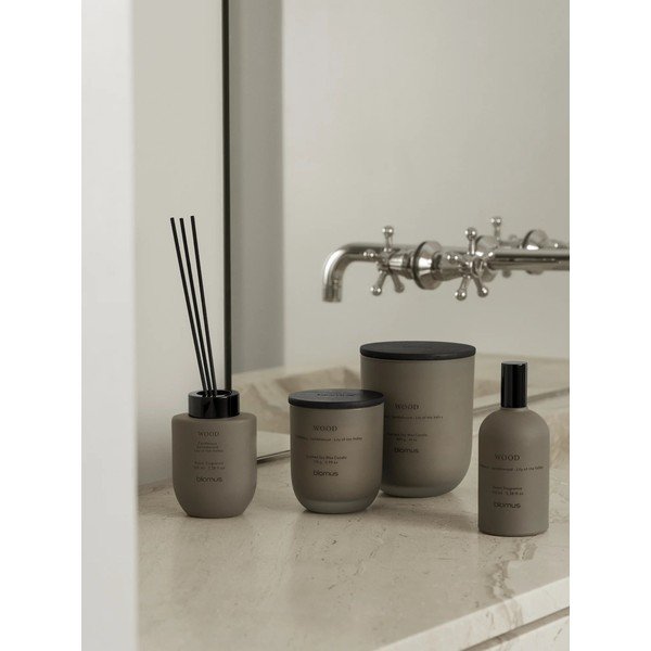 Mirisna svijeća od sojinog voska vrijeme gorenja 35 h Tuoksu Wood – Blomus-image-1
