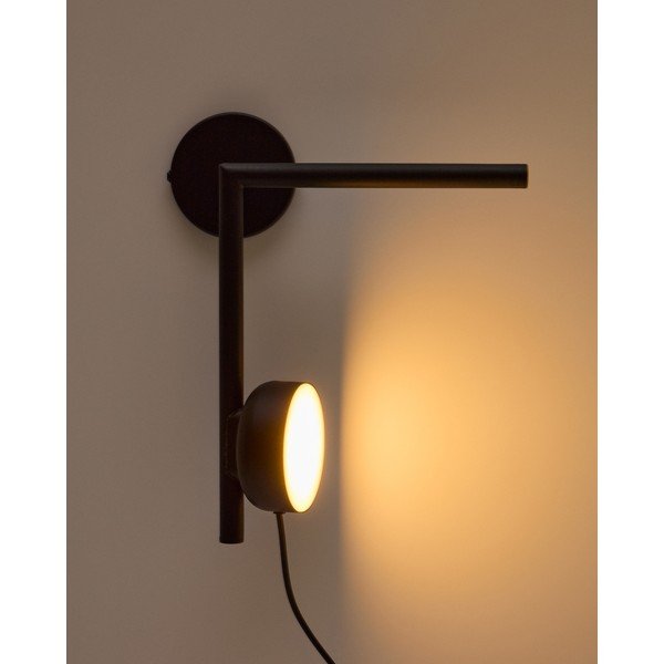 Crna metalna LED zidna lampa s mogućnosti zatamnjivanja s utikačem Orey – Kave Home-image-1