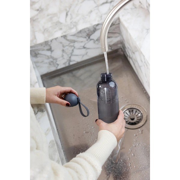 Tamno siva boca za vodu za put od reciklirane plastike 600 ml Ture – Sagaform-image-1