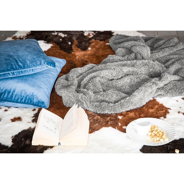 Plišana deka u taupe sivoj boji Tiseco Home Studio Teddy, 130 x 170 cm-image-1