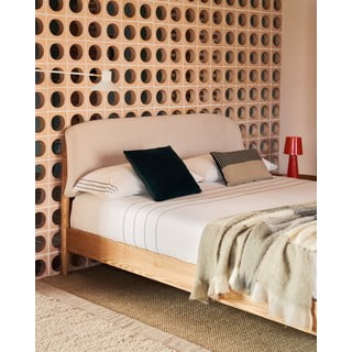 Bež/u prirodnoj boji bračni krevet od čvrste jeseni s podnicom 160x200 cm Octavia – Kave Home