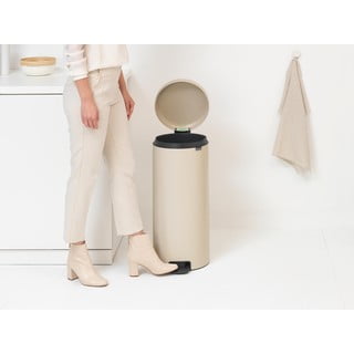 Bež željezna kanta za smeće s pedalom 30 l NewIcon – Brabantia