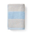 Svijetlo plavo-bež ručnik od organskog pamuka 70x140 cm Check – JUNA