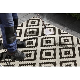 Crno-krem vanjski tepih NORTHRUGS Malta, 80 x 150 cm