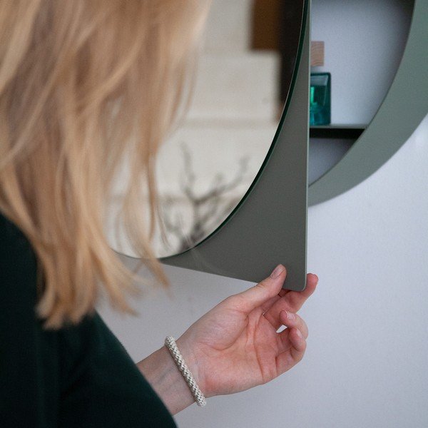 Prljavo zeleni metalni zidni/s ogledalom kupaonski ormarić 55x55 cm Sonnet – Spinder Design-image-4