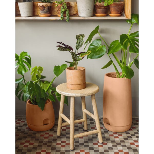 Set od 2 tegle za cvijeće od terakote s tanjurićem Kave Home Janina-image-1