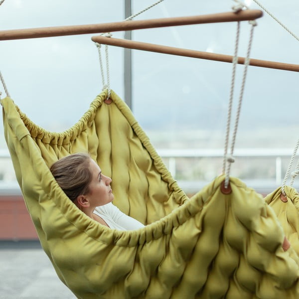 Ljubičasta stolica za ljuljanje za unutarnji prostor Linda Vrňáková Swingy In-image-4