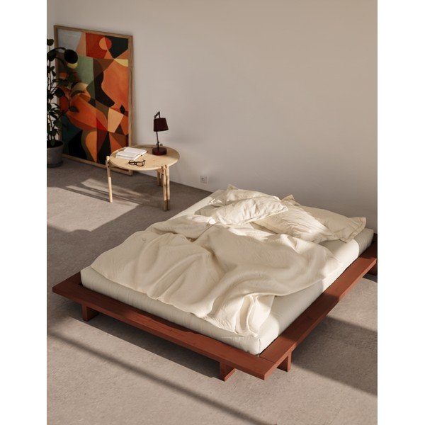 Bračni krevet od masivnog bora bez uzglavlja s podnicom 140x200 cm boje terakote Japan – Karup Design-image-1