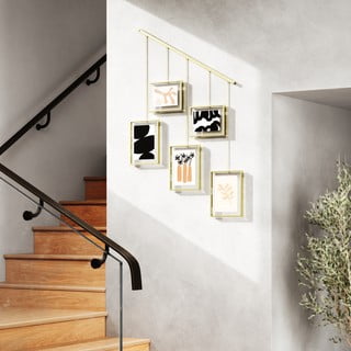 Metalni viseći okviri u setu 5 kom u zlatnoj boji 70x80 cm Exhibit – Umbra