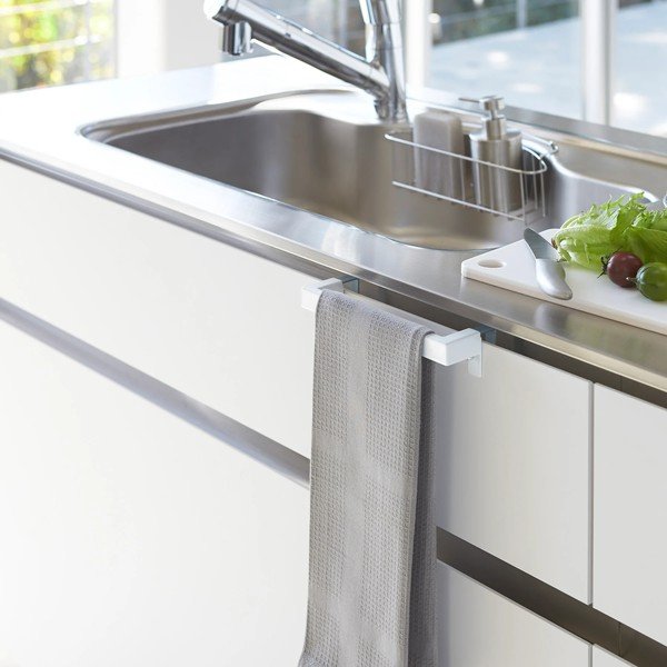 Bijeli viseći držač za kuhinjske ručnike Tower – YAMAZAKI-image-1