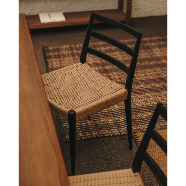 Crne/u prirodnoj boji blagovaonske stolice u setu 2 kom od punog hrasta Analy – Kave Home-image-1