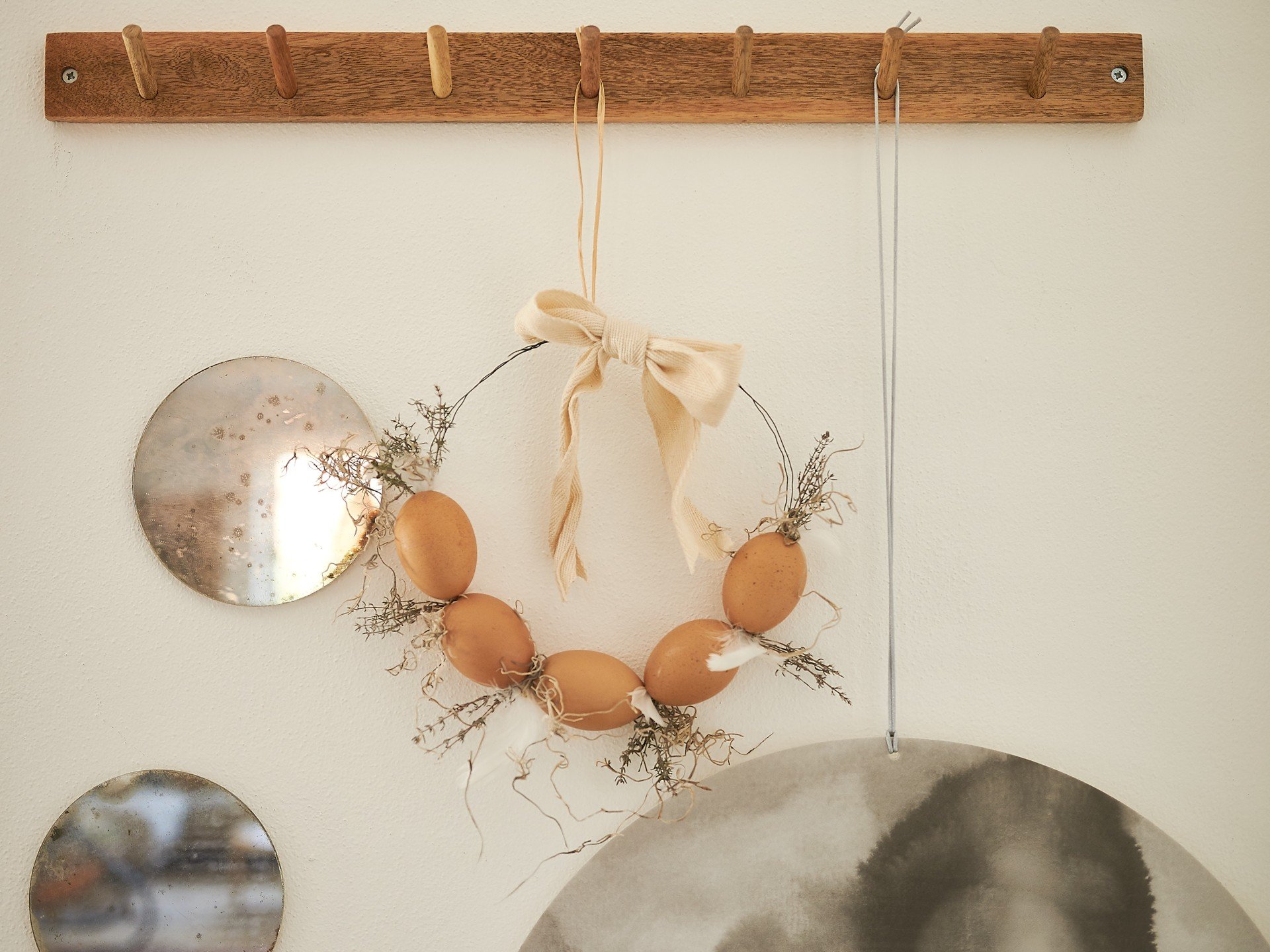 Uskrsni vijenac za vrata od puhanih jaja