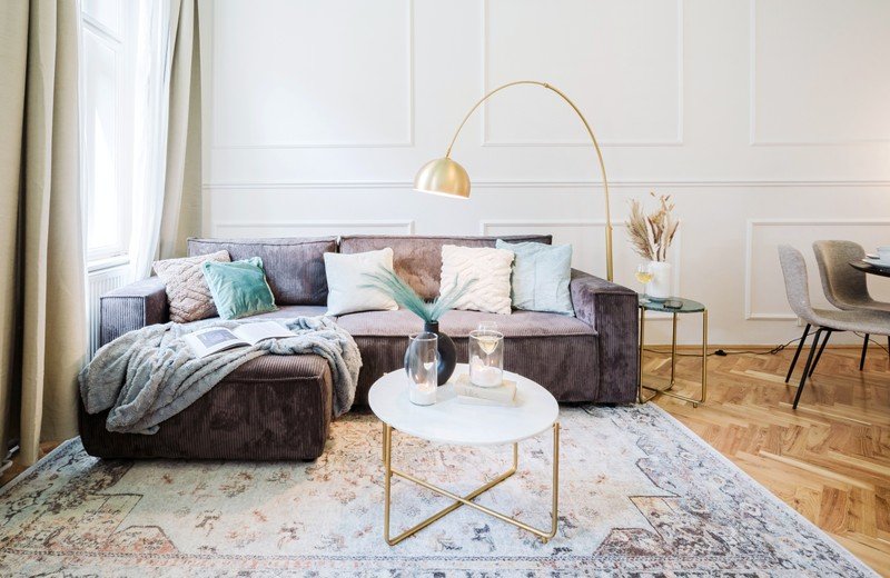 Glamurozni stan pun boja i visokih stropova