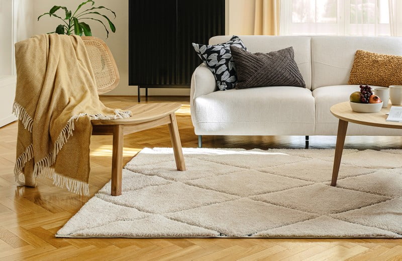 Iskoristite trikove dizajnera interijera i odaberite pravi tepih za dnevnu sobu