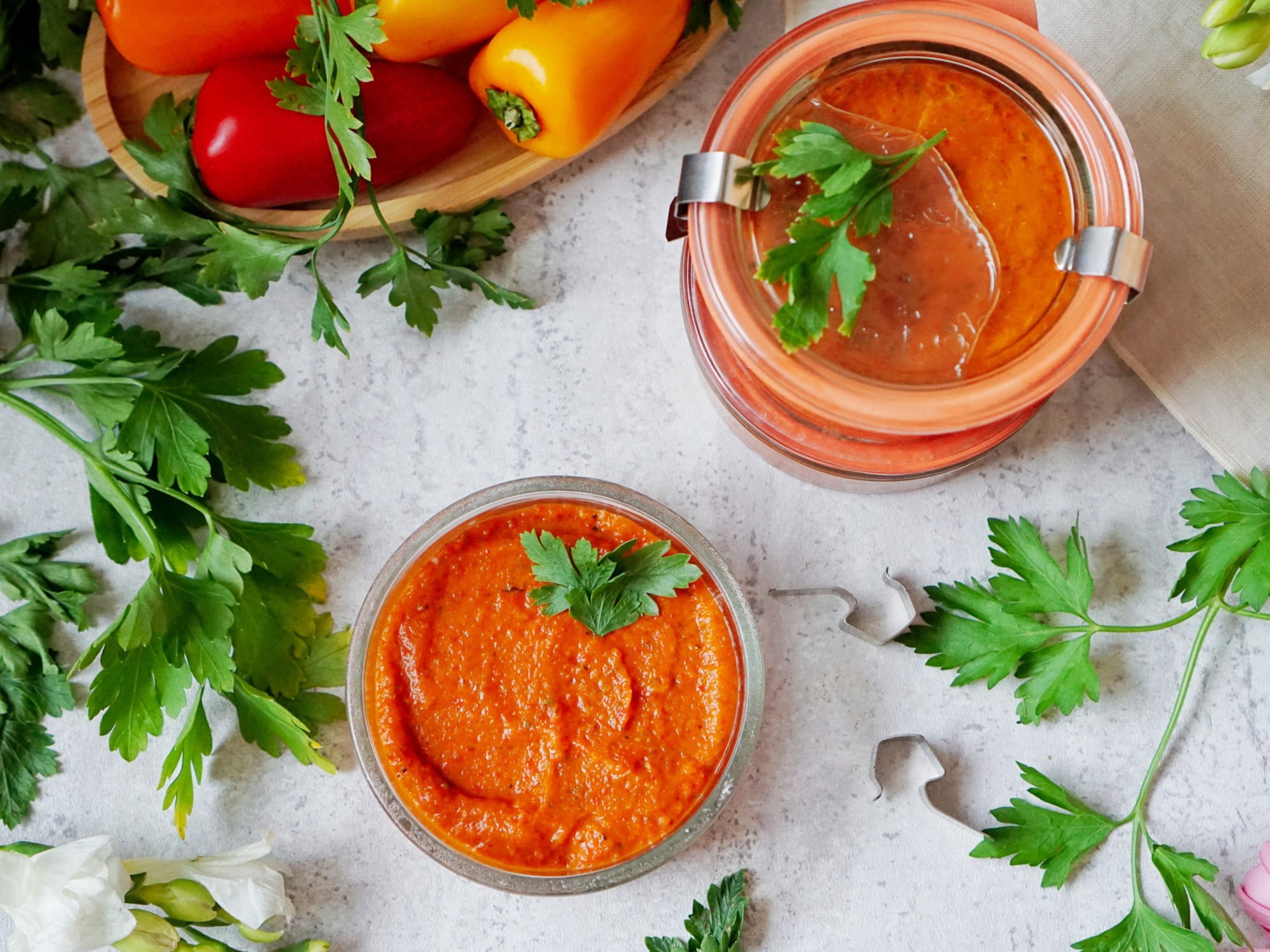 Ajvar je odličan prilog uz meso i hrenovke