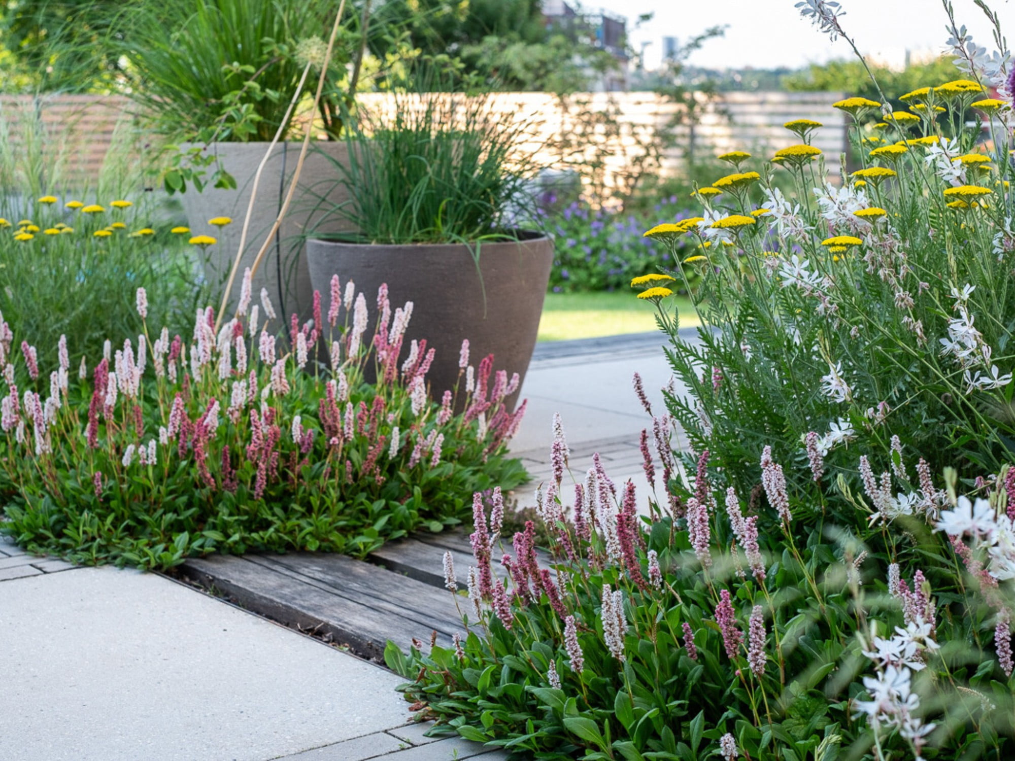 U malom vrtu naći ćete mjesta za trajnice i uzgoj povrća.