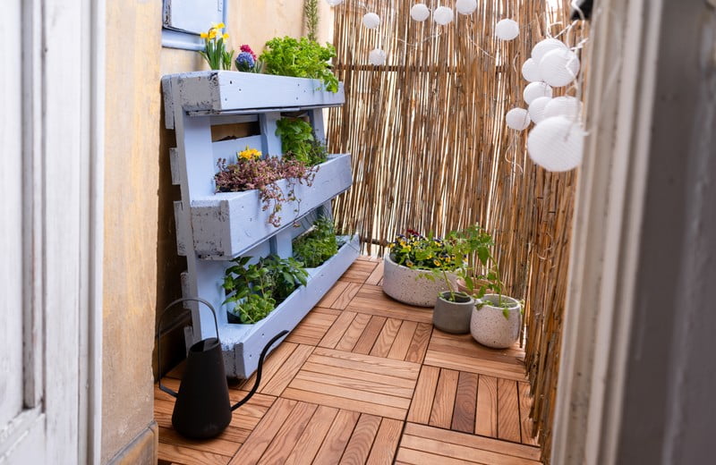 DIY: Pretvorite mali balkon u zelenu oazu