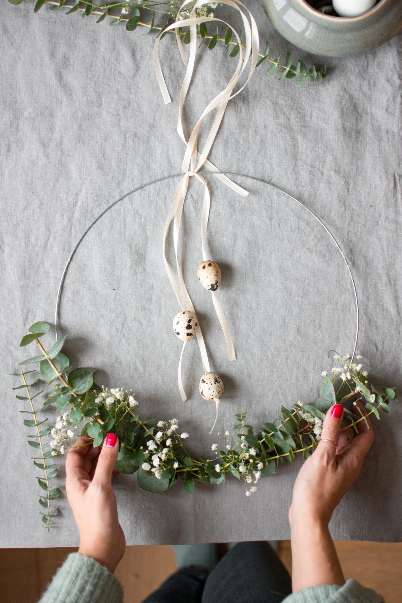 Vijenac od eukaliptusa možete nadopunjen prepeličjim jajima.