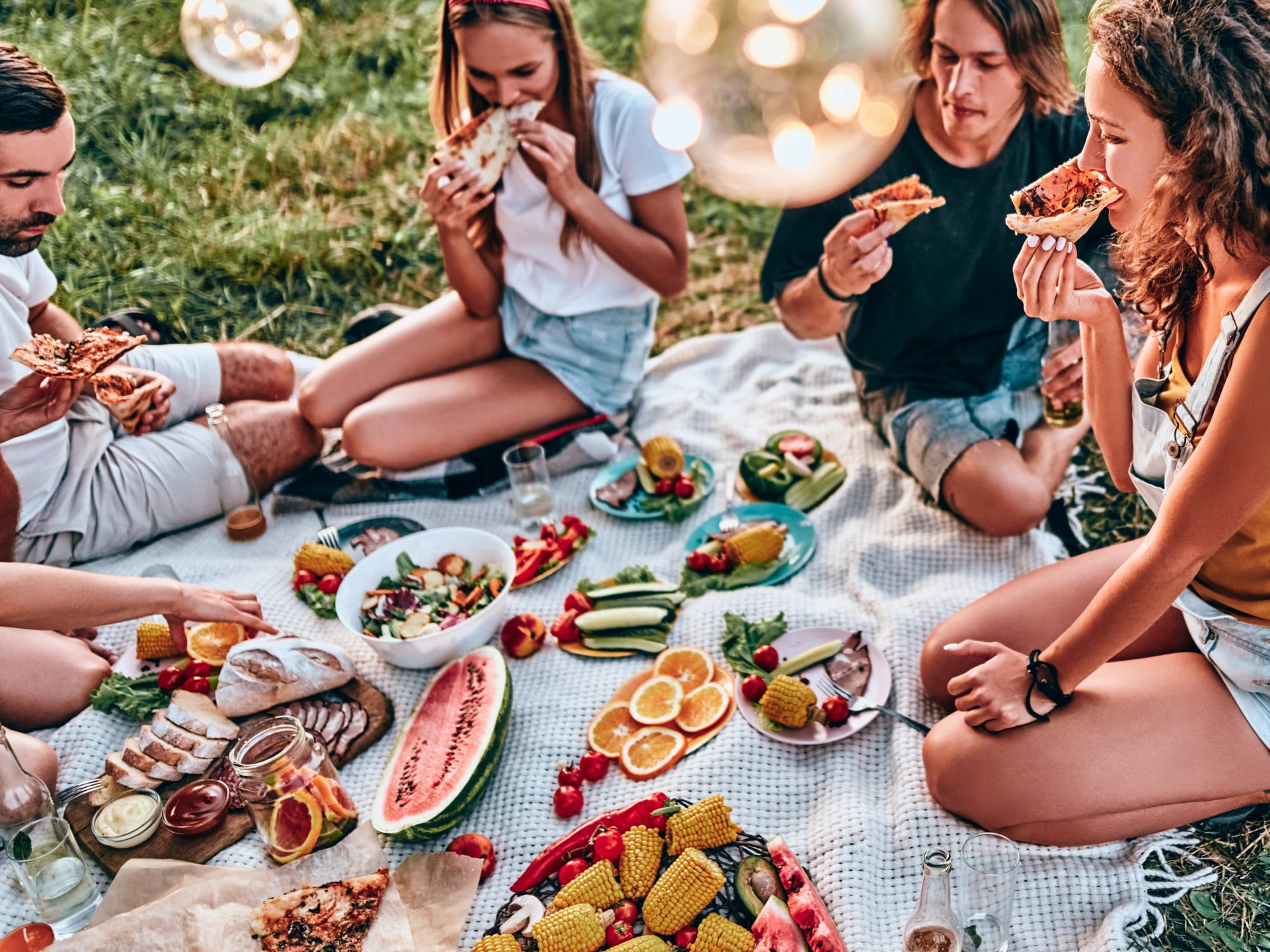 Veliki izbor egzotičnog voća i ostalih delicija ne smijete propustiti na zabavi u havajskom stilu.
