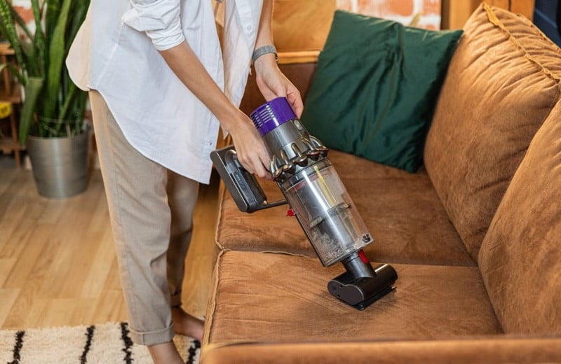 Savjeti za učinkovito čišćenje sofi, fotelja i trosjeda