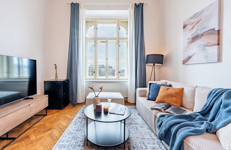 Prostrani stan s visokim stropovima