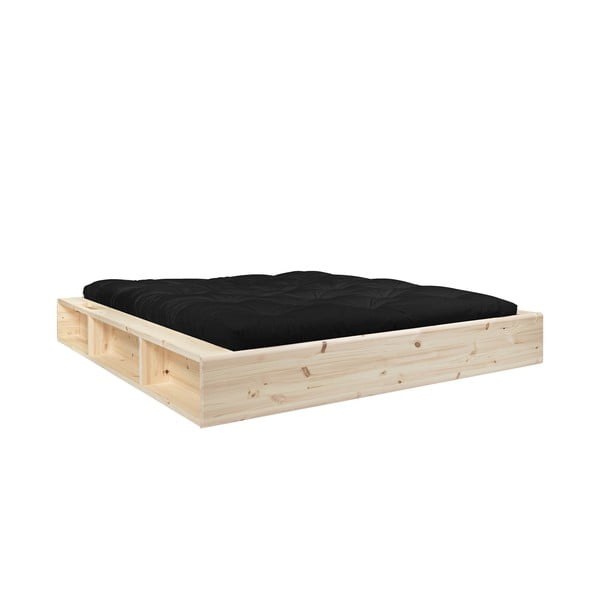 Bračni krevet od punog drveta s crnim futonom Comfort Karup Design Ziggy, 140 x 200 cm